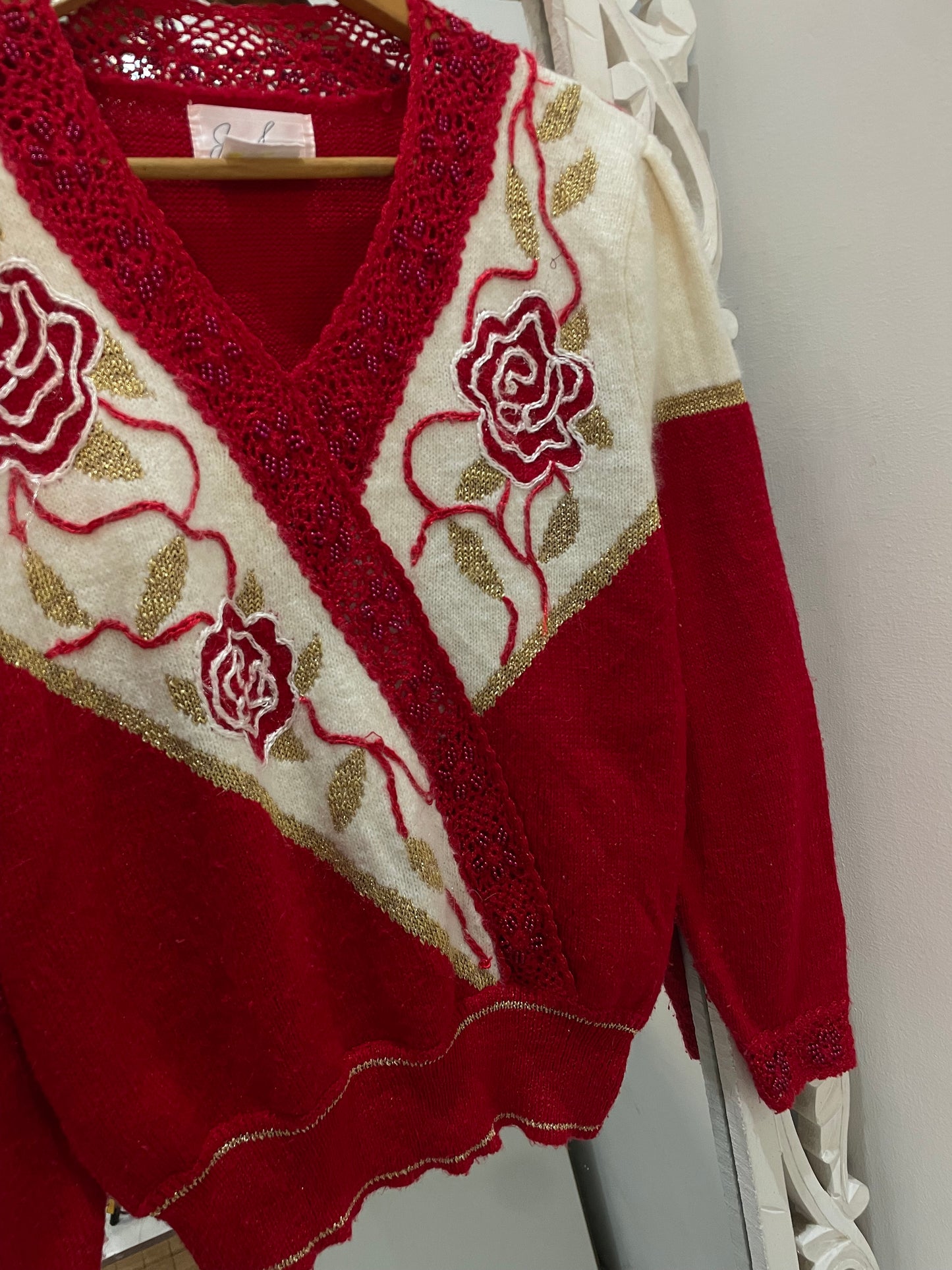 Embroidered Vintage Sweater-Bust 40