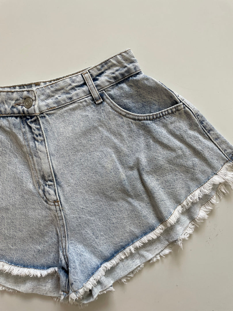 BOOHOO ICED BLUE DENIM SHORTS - WAIST 26