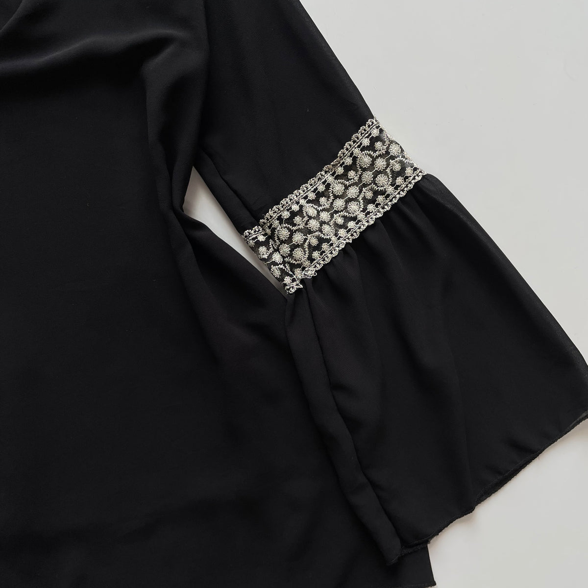 Embroidered Dramatic Sleeve Top-Bust 36 – Outdated