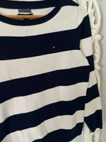 Load image into Gallery viewer, Vintage Tommy Hilfiger Top-Chest 36

