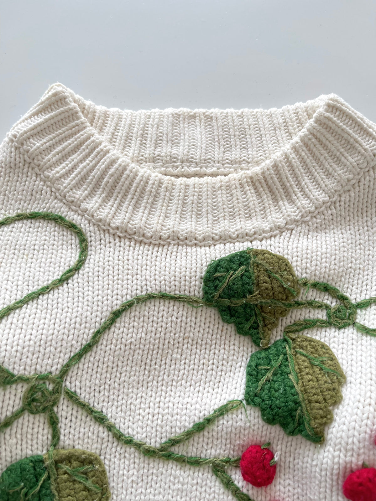 Rare Embroidered Vintage Sweater-Bust 40
