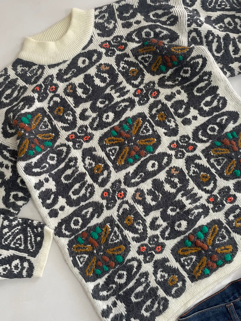 Vintage Embroidered Sweater-Bust 43