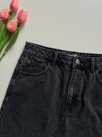 Load image into Gallery viewer, TOPSHOP DENIM SKIRT - WAIST 28
