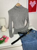 Load image into Gallery viewer, Soft Sweater - Bust 32 to 38
