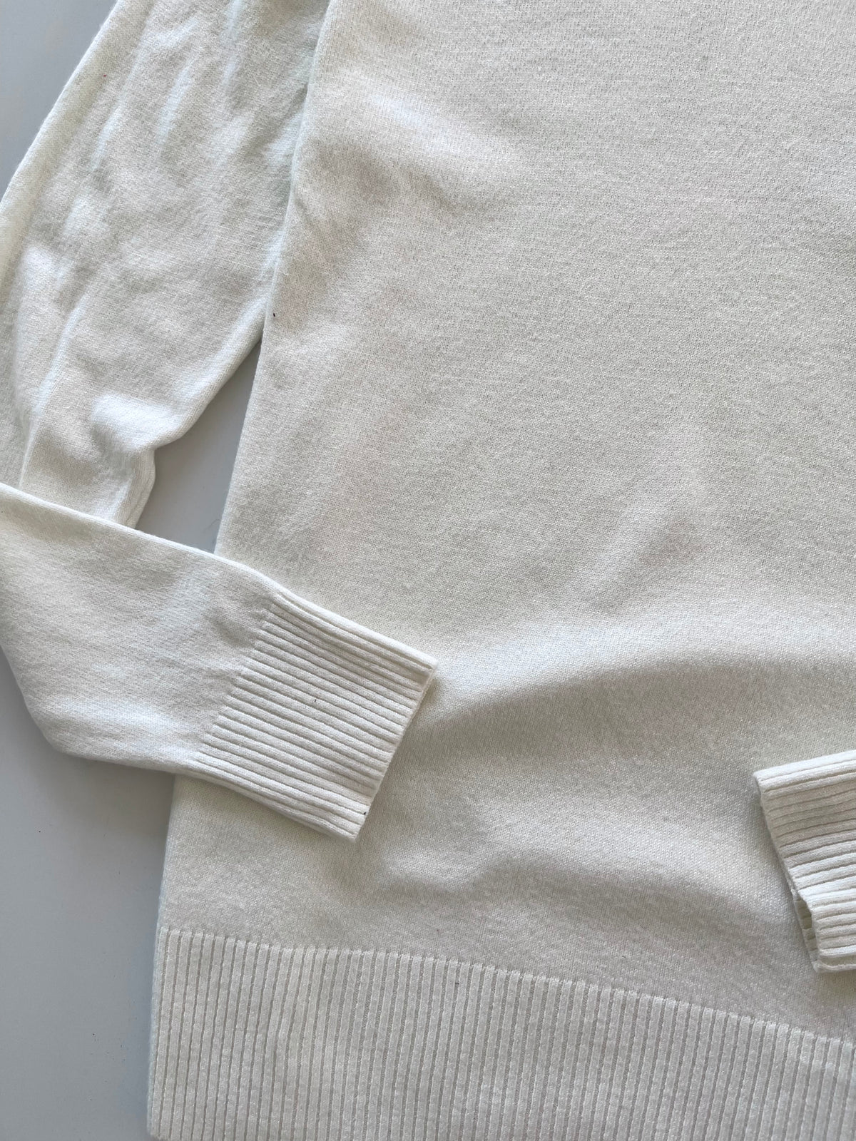 Thes Tore Solid Sweater-Bust 36