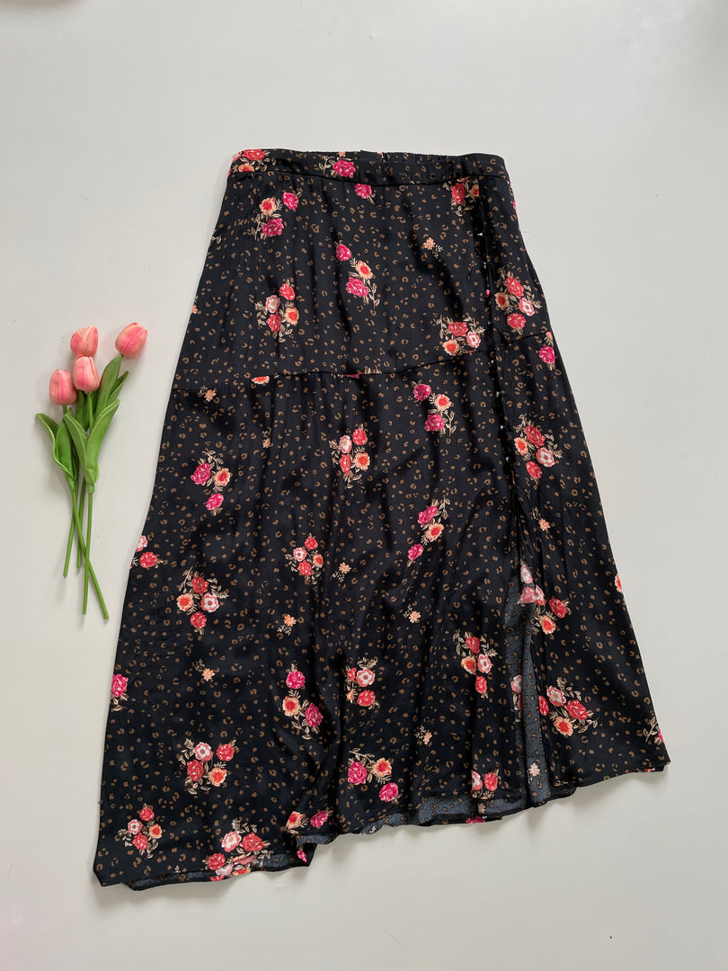 CITY CHIC FLORAL SKIRT - WAIST 42 to 48